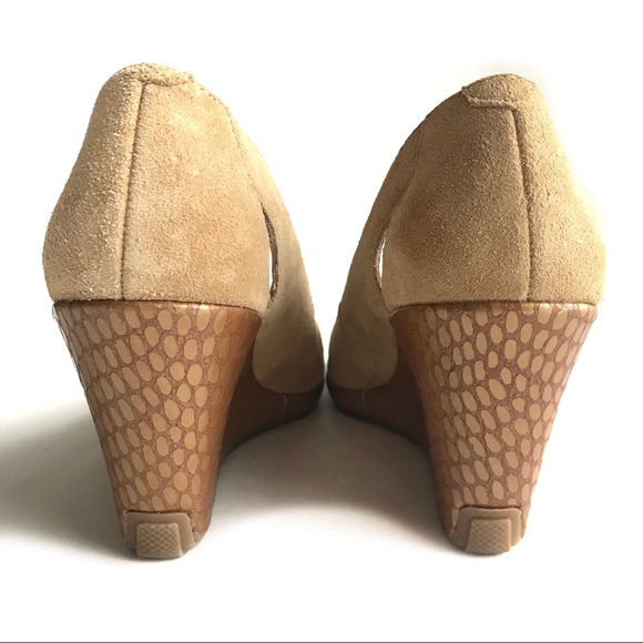 Kenneth Cole Women Sz 7.5 Tan Suede Wedge Peep Toe - Picture 4 of 8